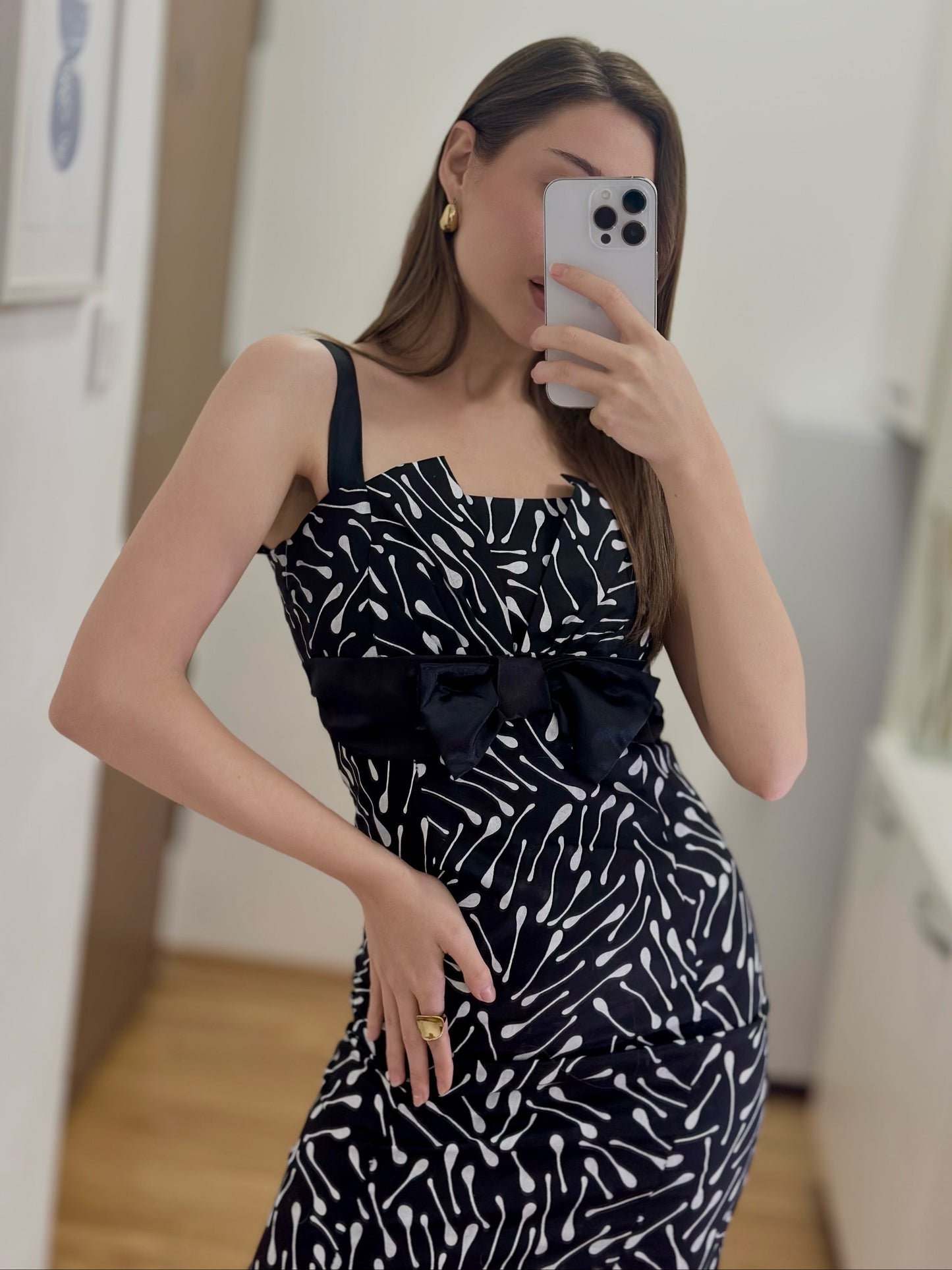 Елегантен Фустан во Тело