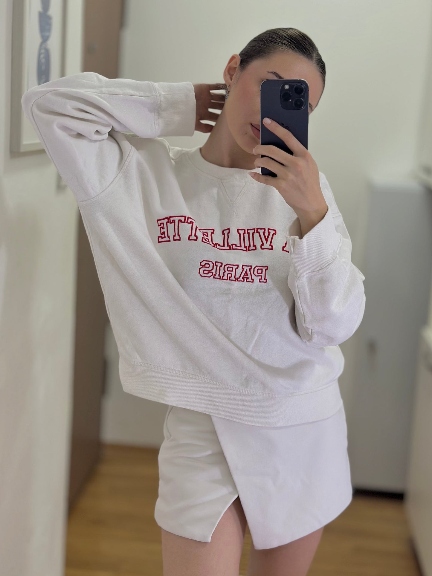 Дуксер со Црвен Натпис