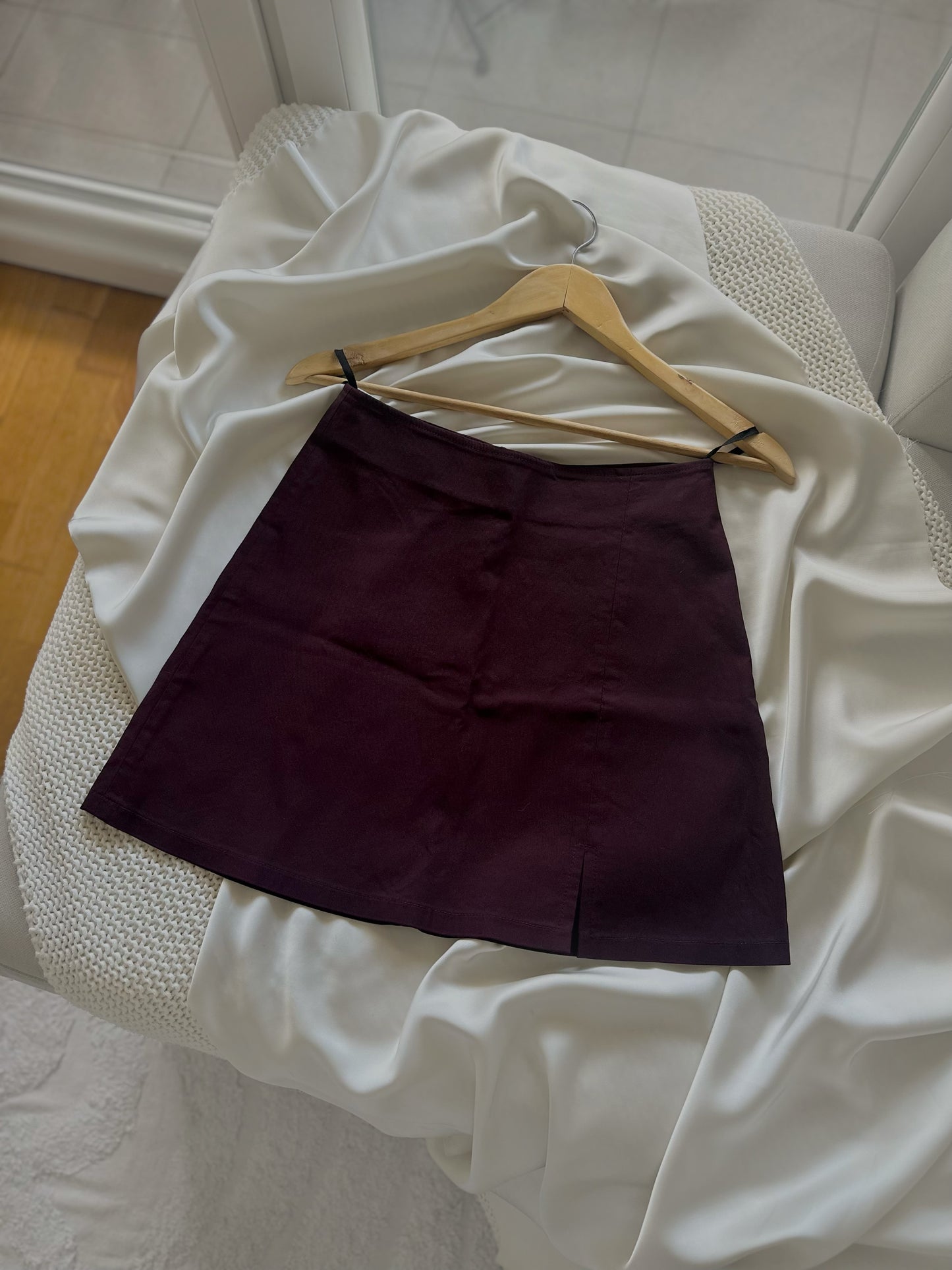 Леона Сукња