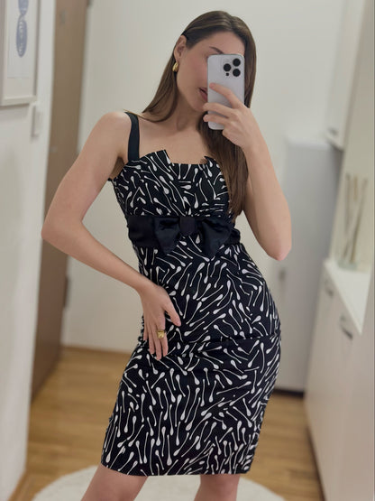 Елегантен Фустан во Тело