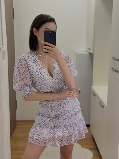 Краток фустан со Бело-Виолетови Тонови