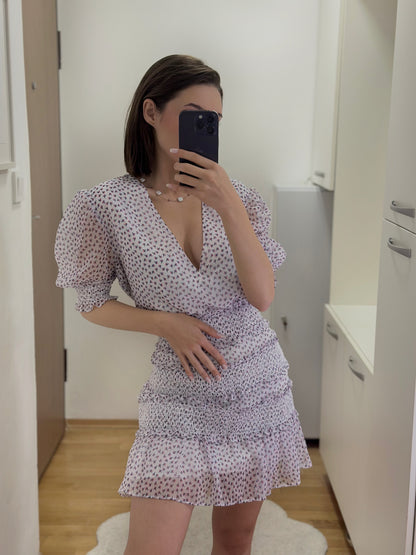 Краток фустан со Бело-Виолетови Тонови