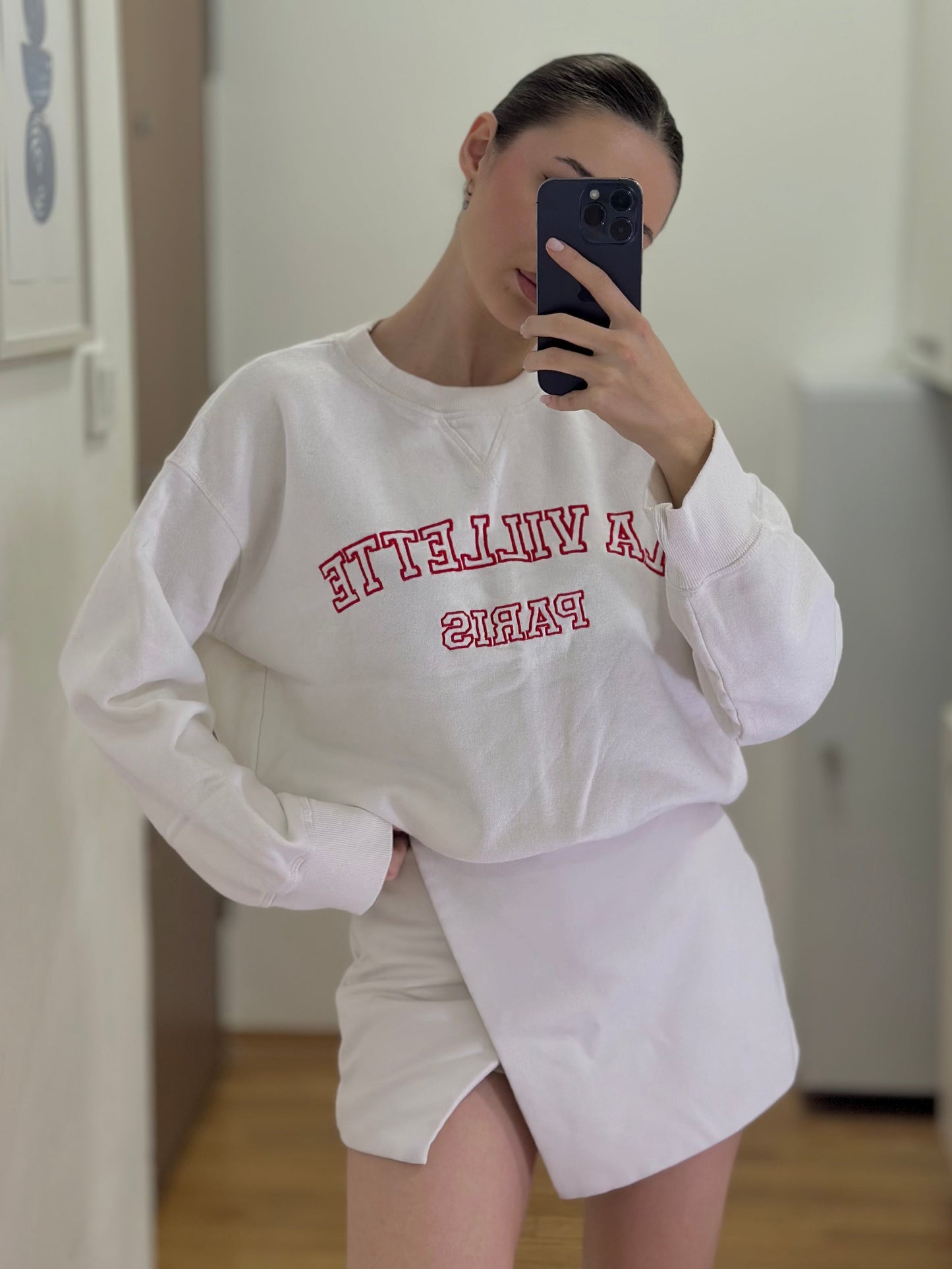 Дуксер со Црвен Натпис