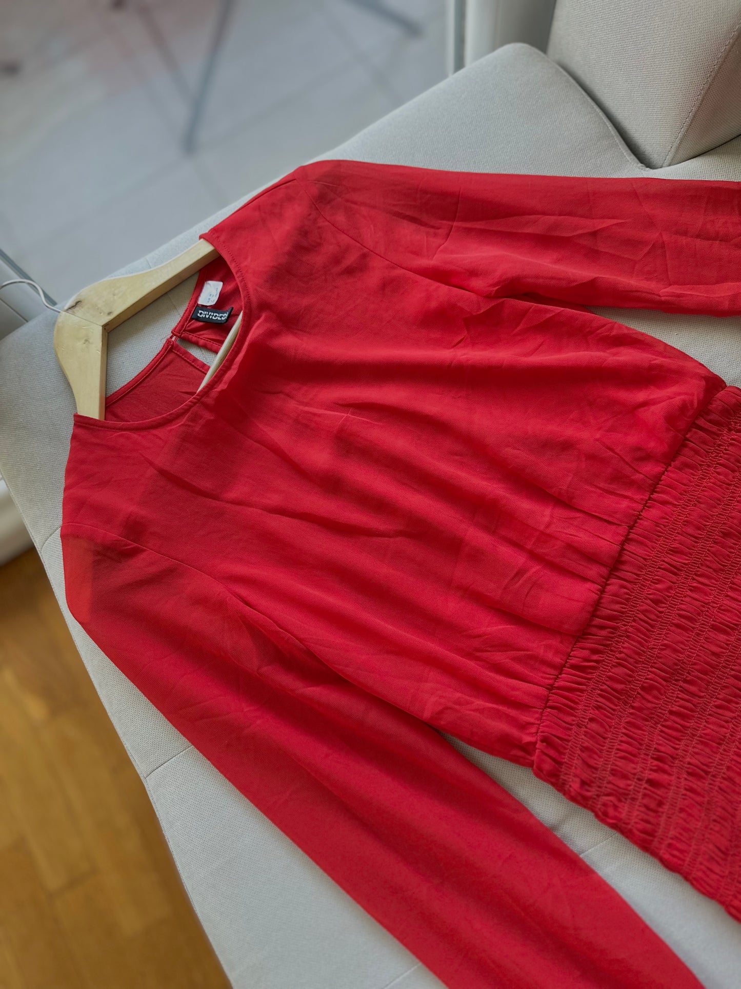 Нежно Црвен Фустан